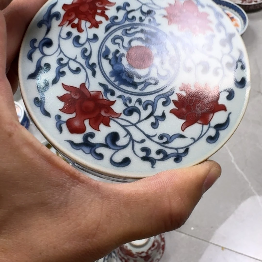 摆件釉里红缠枝莲盖置