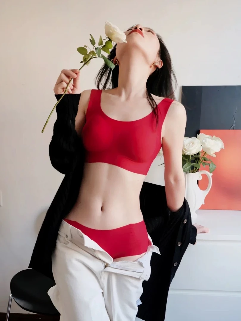 大红色内衣女士无痕本命年无钢圈固定杯乳胶美背套装21101