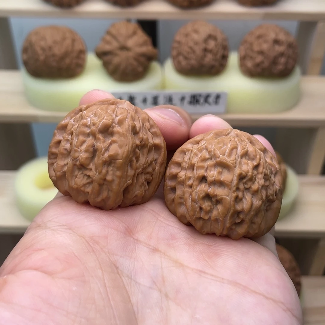 文玩核桃吊坠37.5全品三角白