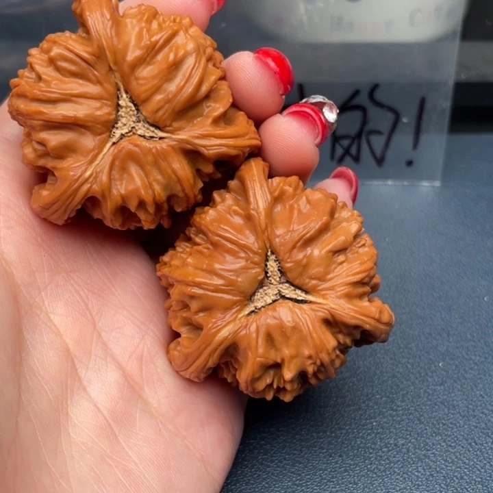 @***梨文玩核桃吊坠白狮子