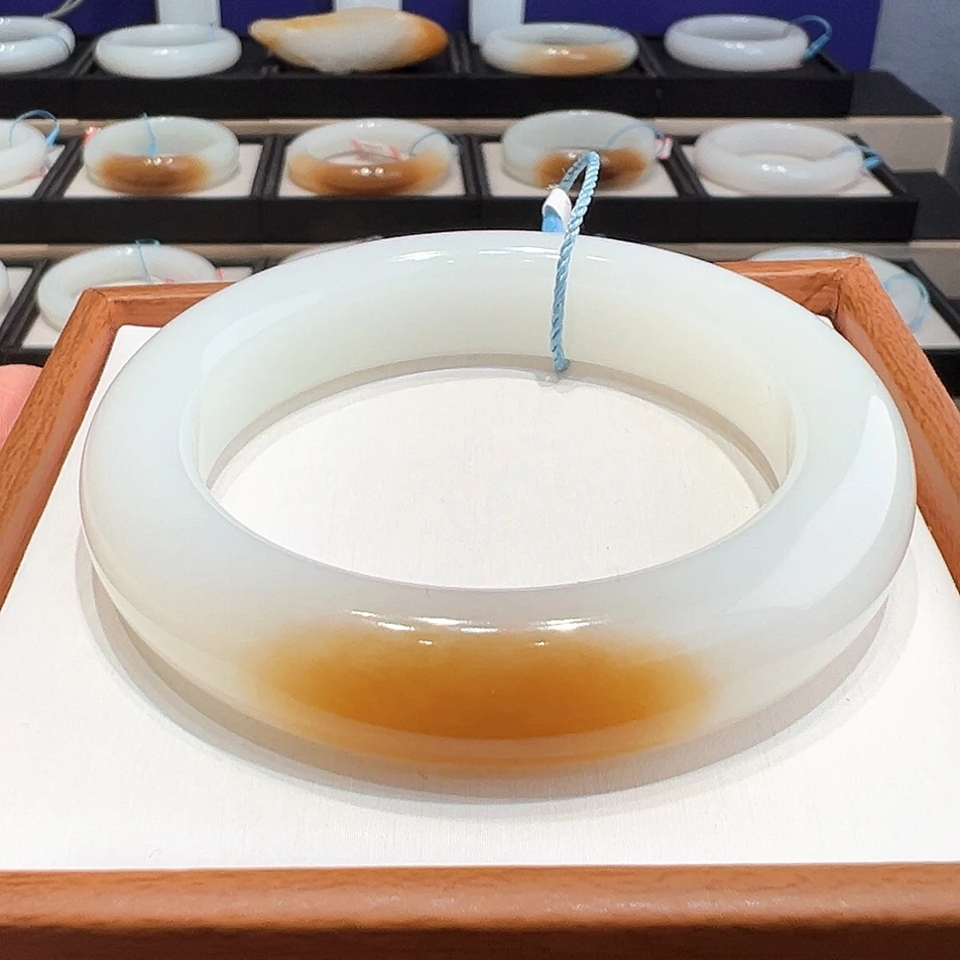 和田玉（糖玉）未镶嵌手镯