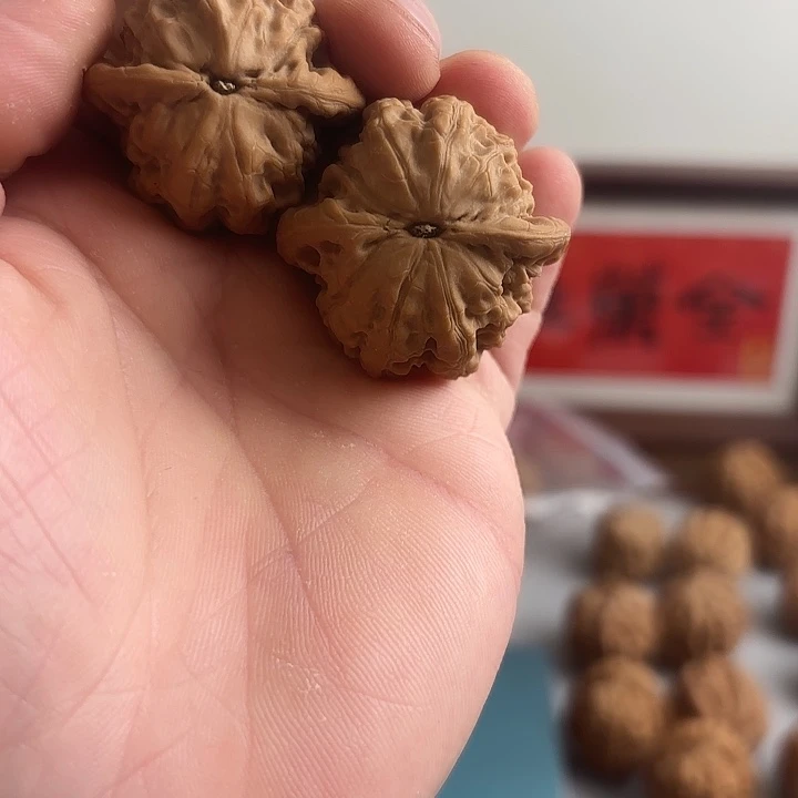 文玩核桃吊坠四眼小虎头