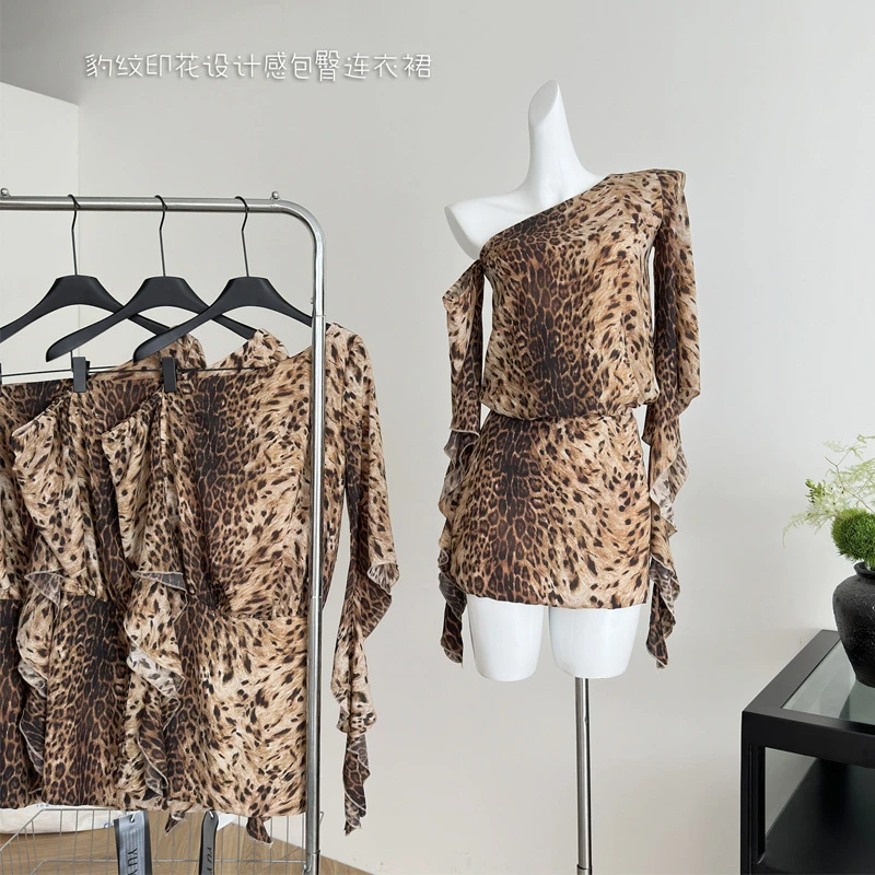 ZHOYUE2025春夏新款豹纹印花斜裁雪纺荷叶边袖低腰包臀连衣裙斜领