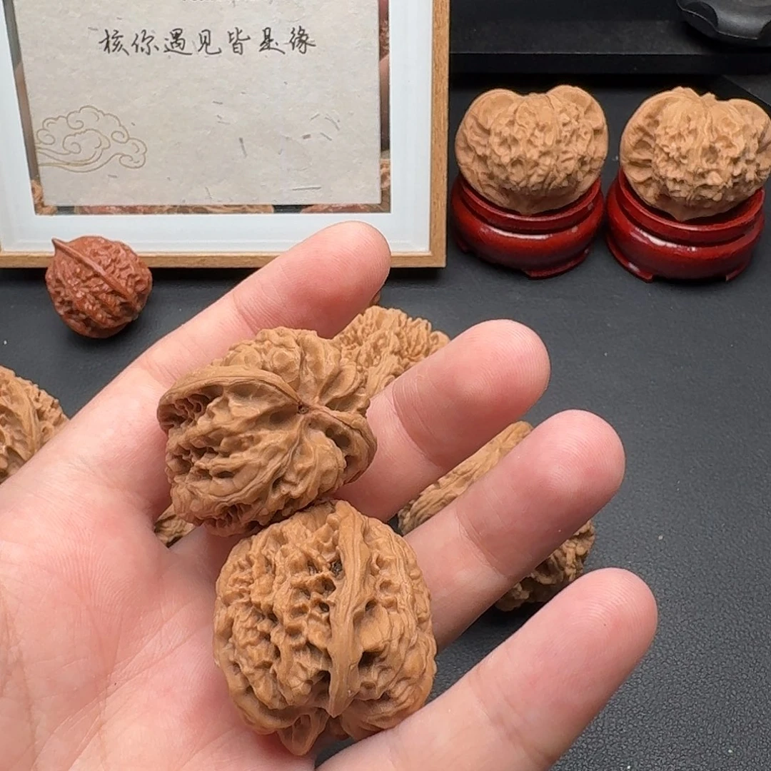 K***s文玩核桃吊坠野牛