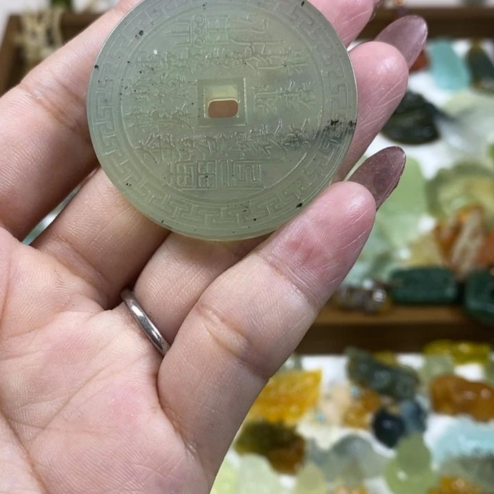 未镶嵌蛇纹石玉吊坠