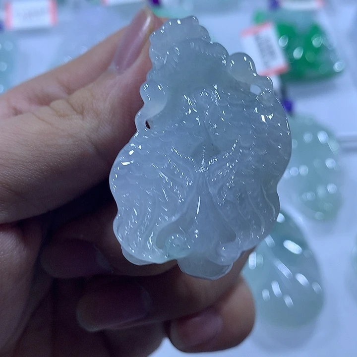 翡翠未镶嵌颈饰天然翡翠A货吊坠