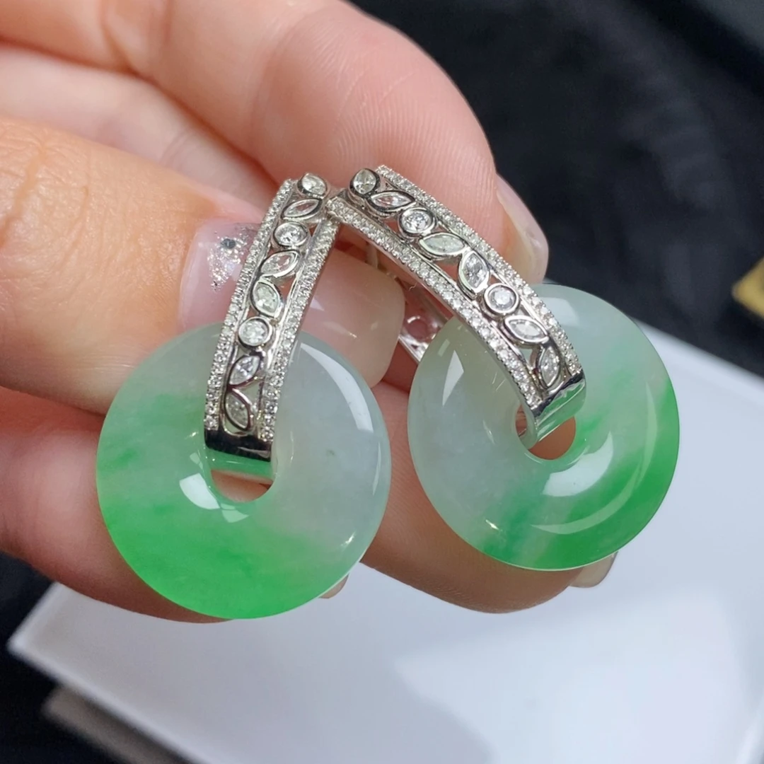 18K金镶嵌翡翠耳饰甜甜圈