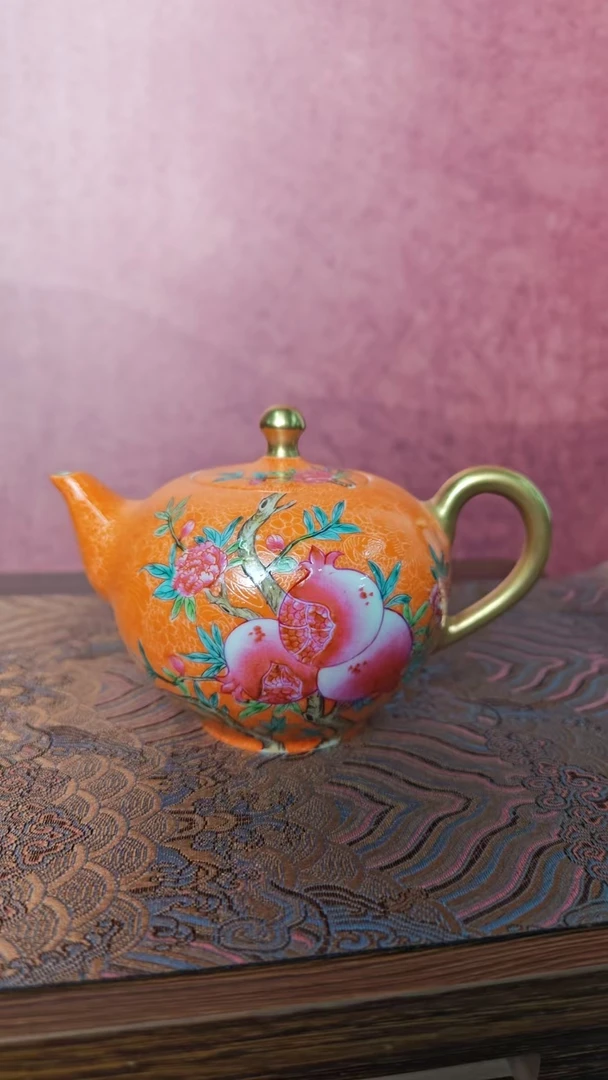 【景德镇】高温陶瓷，粉彩石榴橙壶50