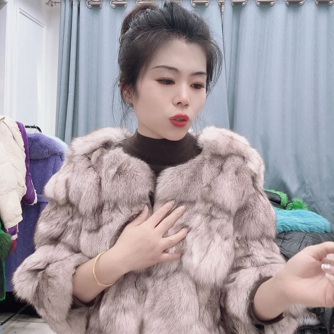 皮草搭配黑色西装