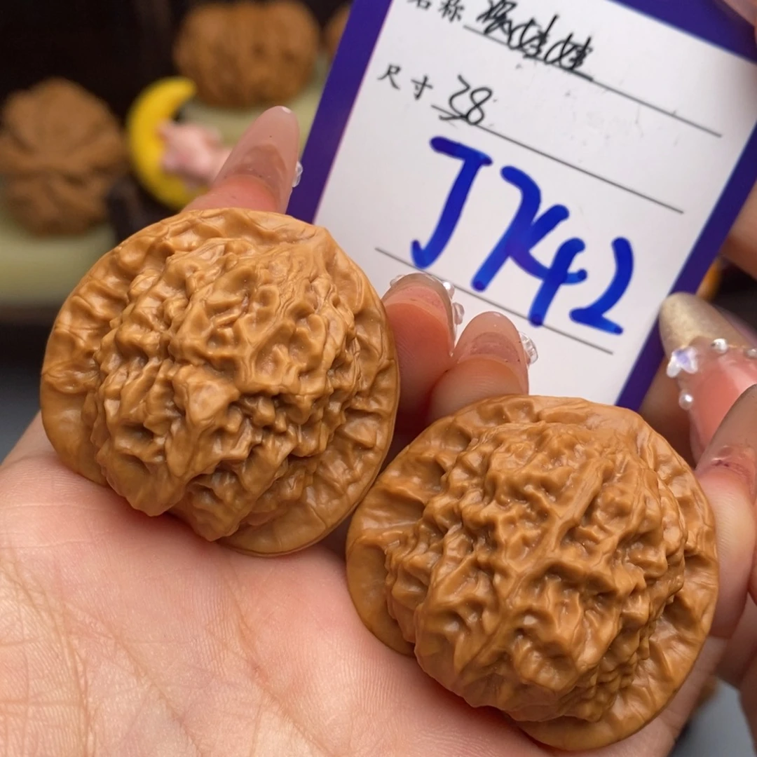 文玩核桃吊坠瓷娃娃