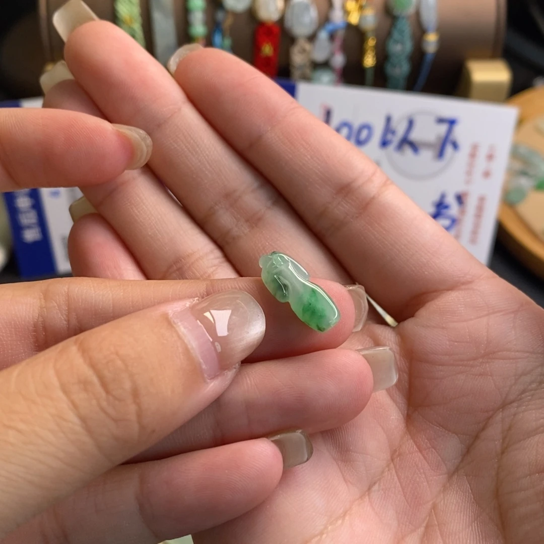 “***人翡翠未镶嵌颈饰17815