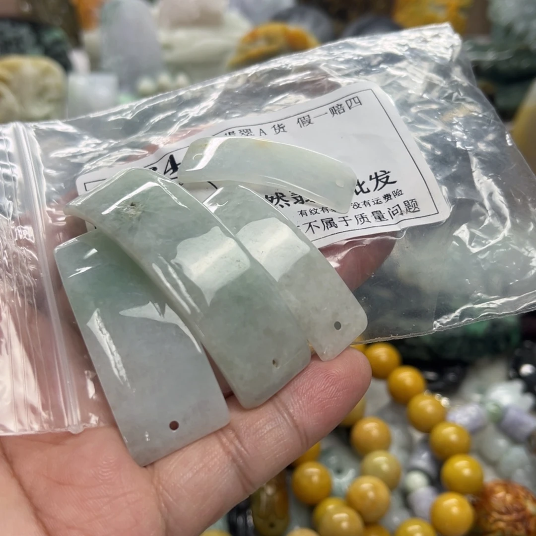 翡翠未镶嵌颈饰6364瑕疵