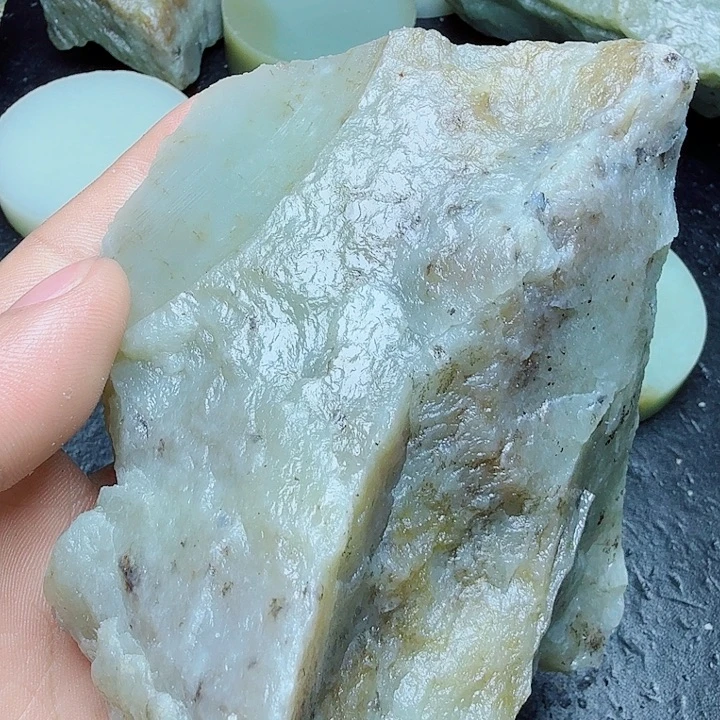 未镶嵌和田玉（糖玉）珠宝奇石