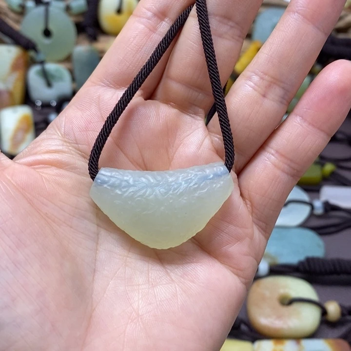 蛇纹石玉未镶嵌挂件