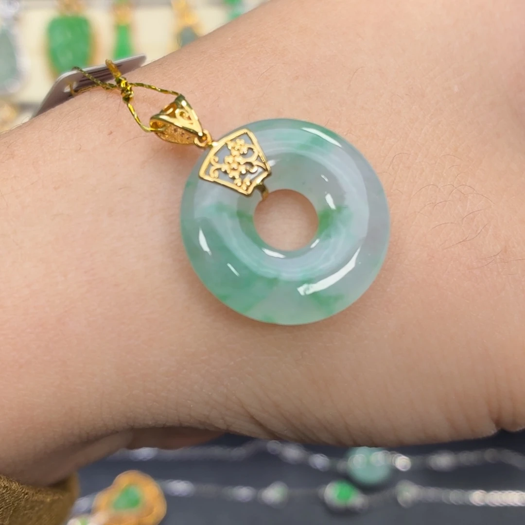 翡翠18K金镶嵌颈饰