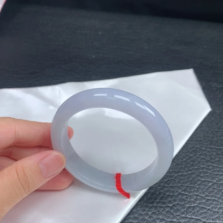 翡翠手镯未镶嵌。。