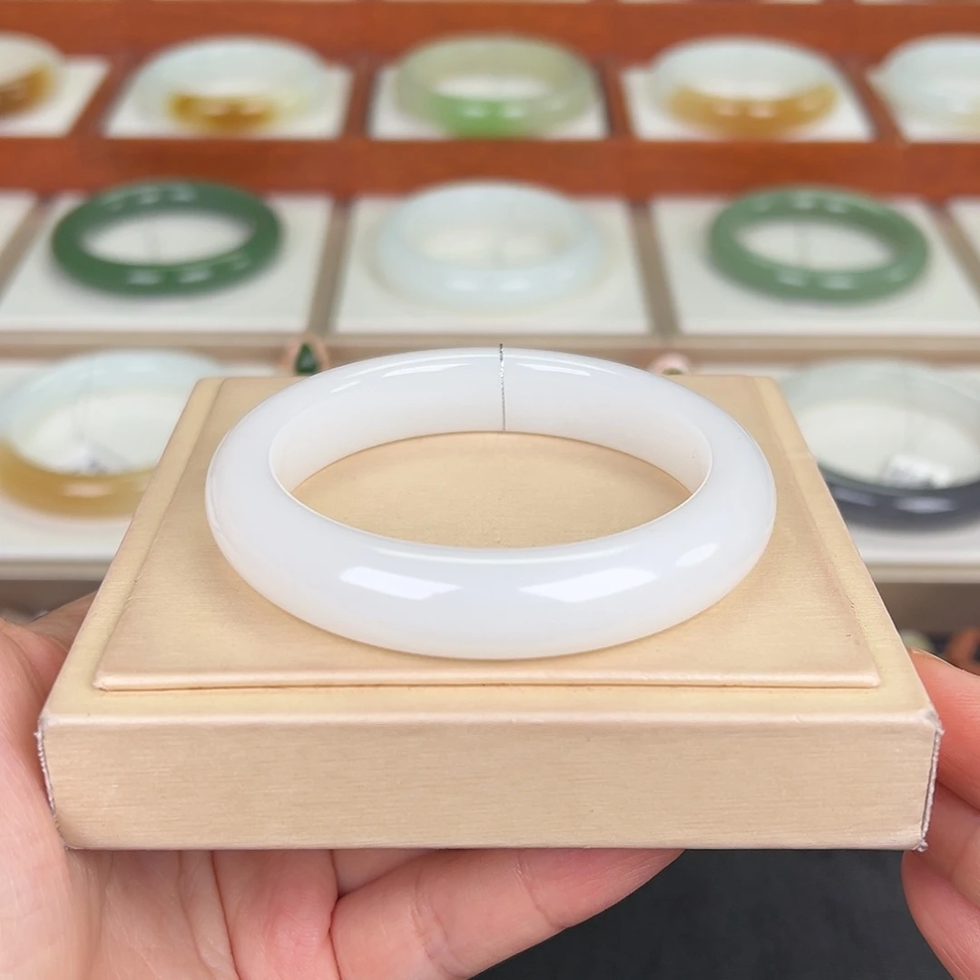 和田玉未镶嵌手镯白镯