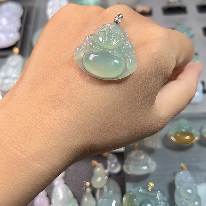 翡翠18K金镶嵌颈饰佛公