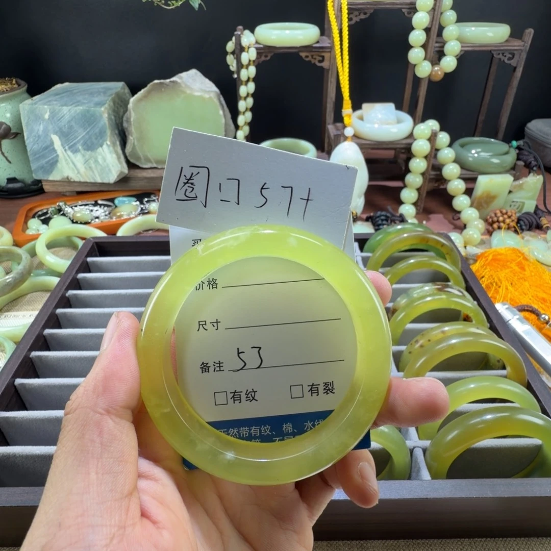 蛇纹石玉未镶嵌手镯