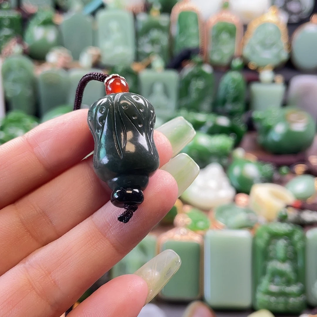 和田玉未镶嵌颈饰球*