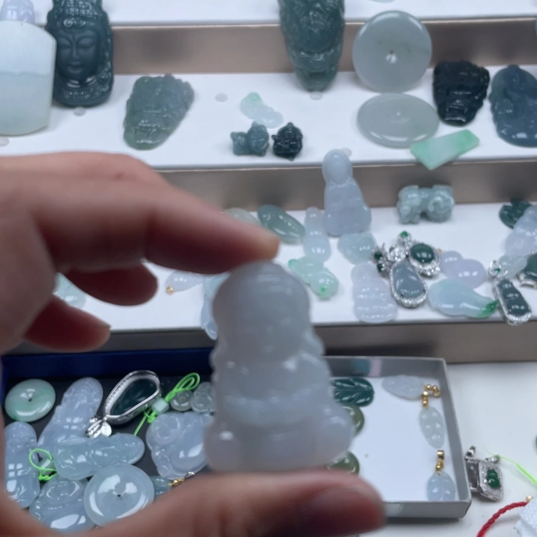 小***爱翡翠未镶嵌颈饰天然翡翠