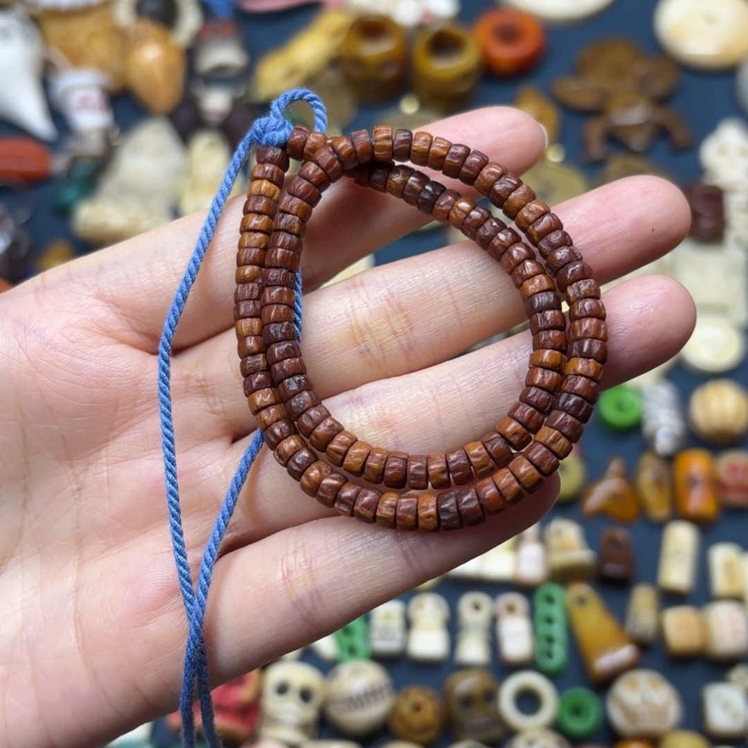 配饰和化妆师工作中经常