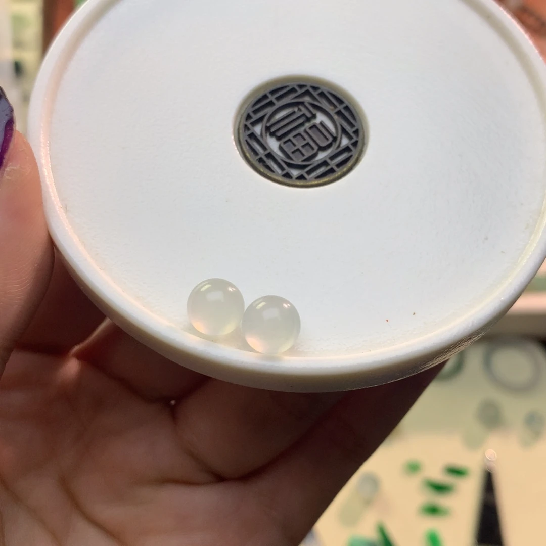 翡翠散珠卡7.5左右两颗