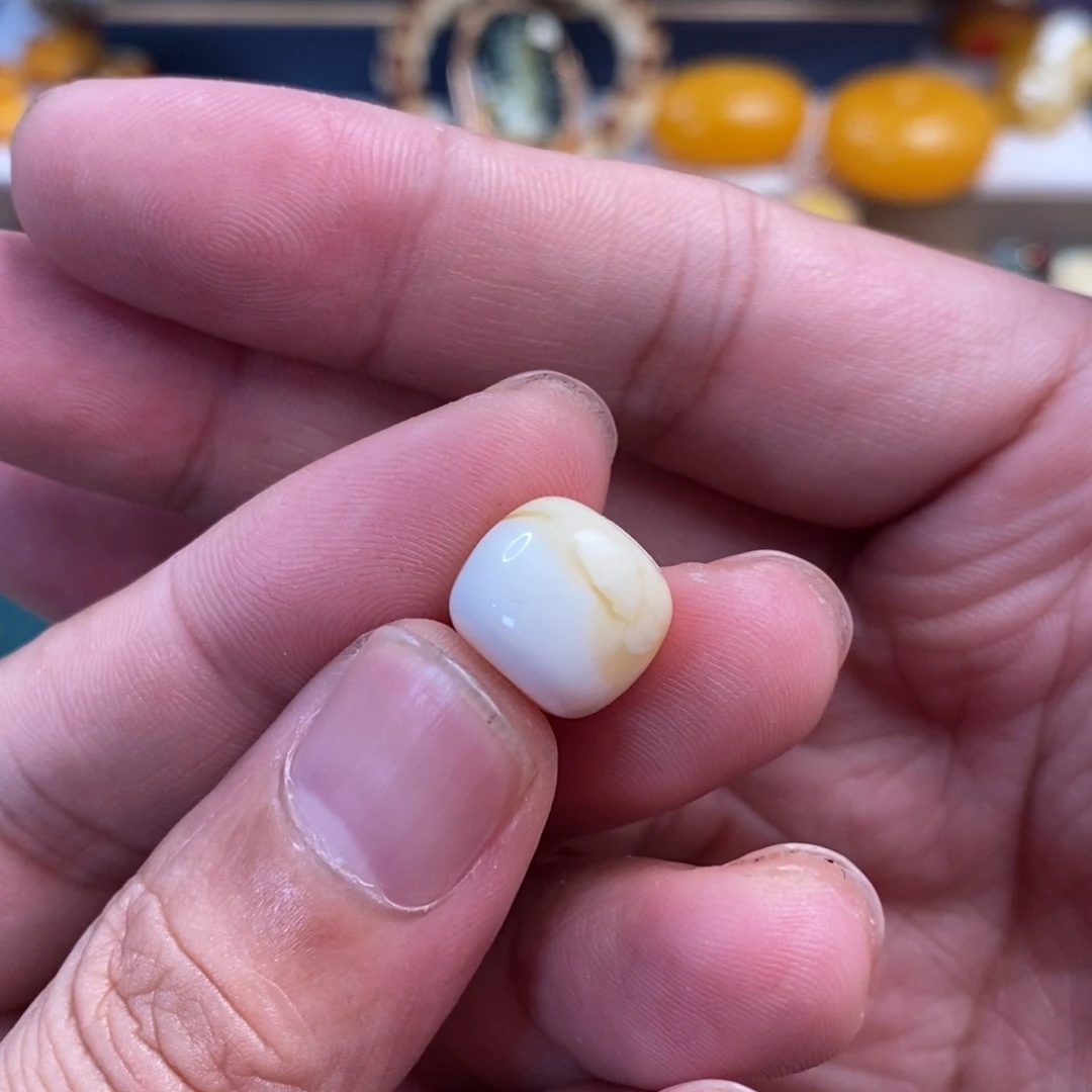未镶嵌琥珀裸石13.3mm瓷白妖花