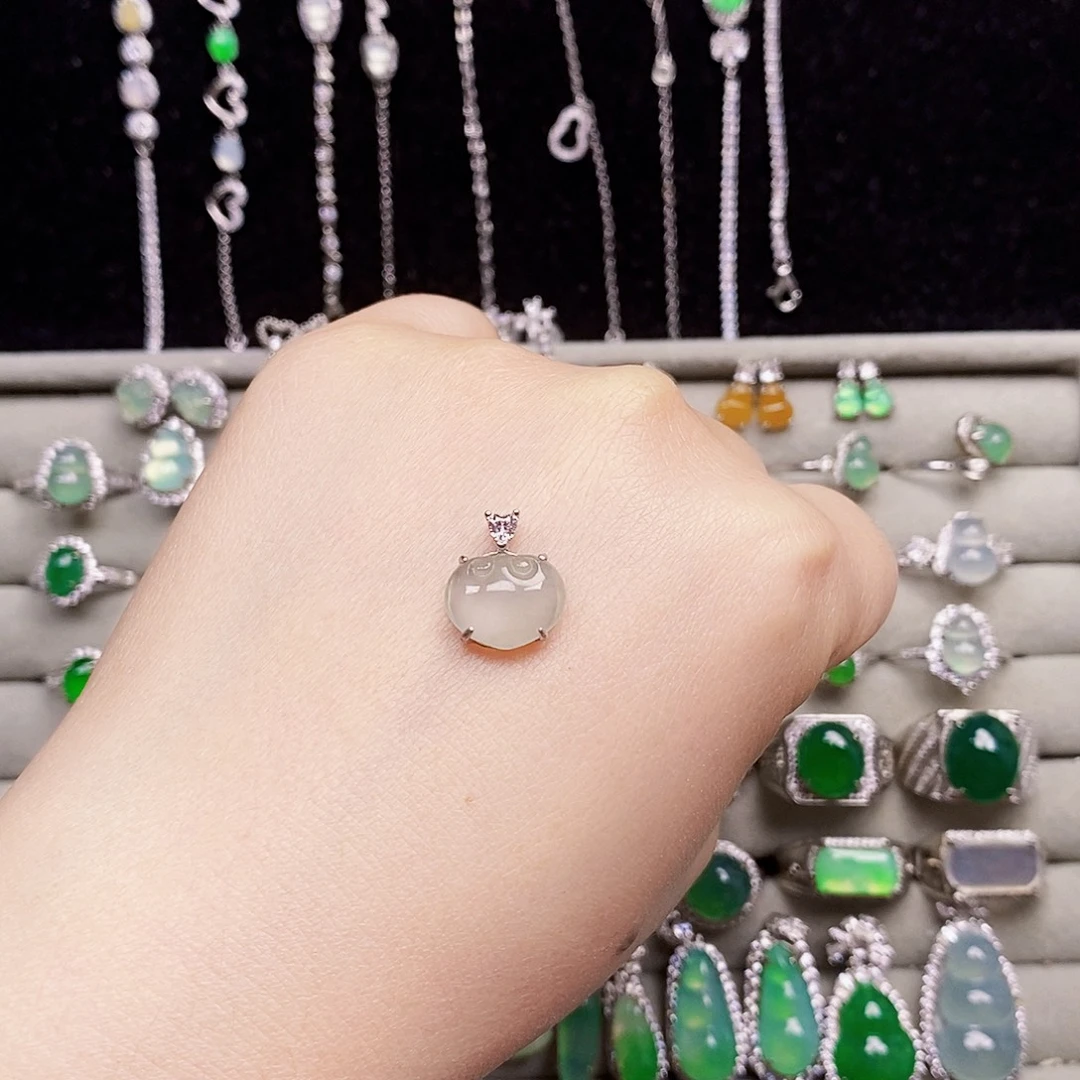 翡翠银S925镶嵌颈饰如意