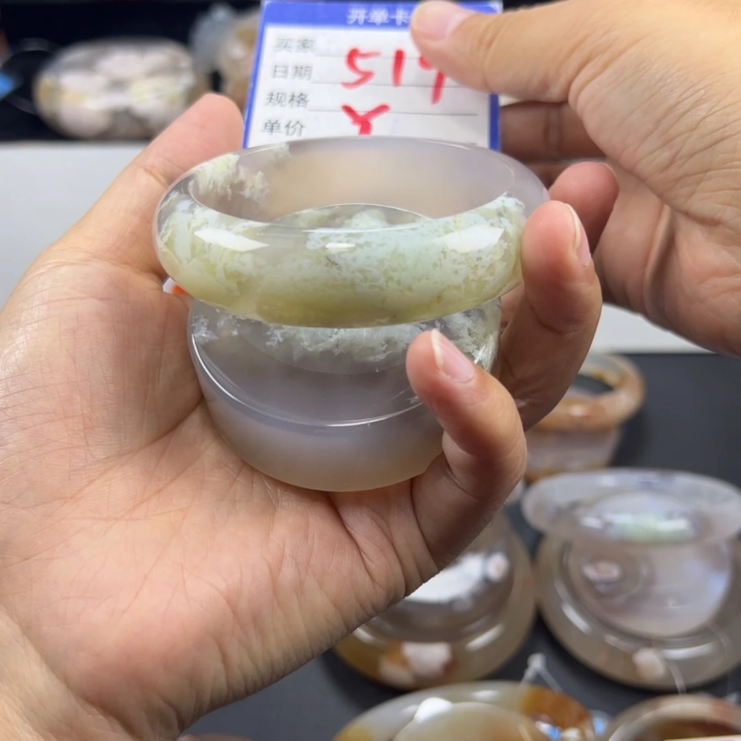 大***江未镶嵌手镯石英质玉