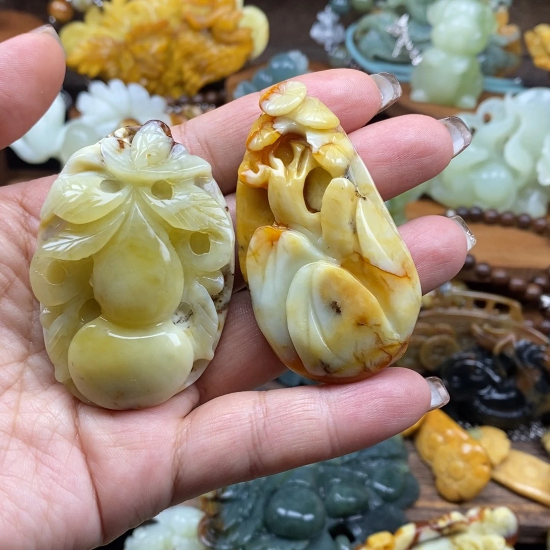 丁***丁蛇纹石玉未镶嵌吊坠(不含链)微瑕