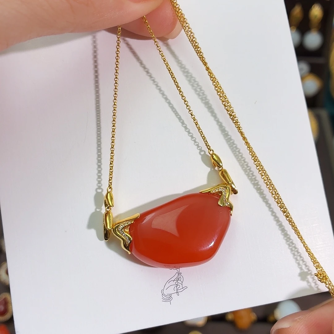 颈饰18K金镶嵌南红玛瑙