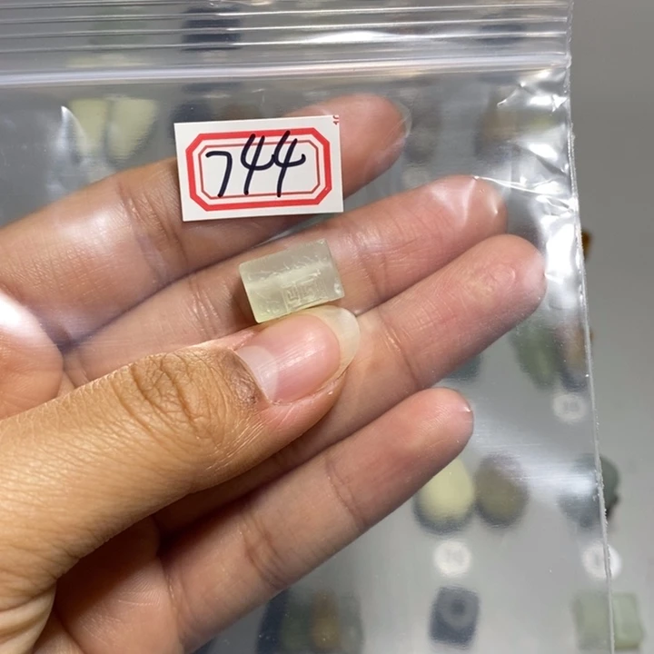 蛇纹石玉颈饰未镶嵌玩*