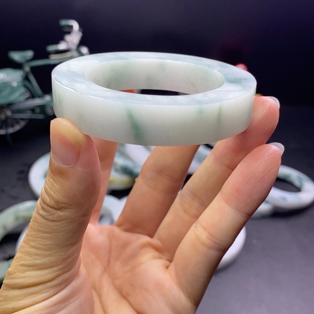 定制翡翠未镶嵌手镯