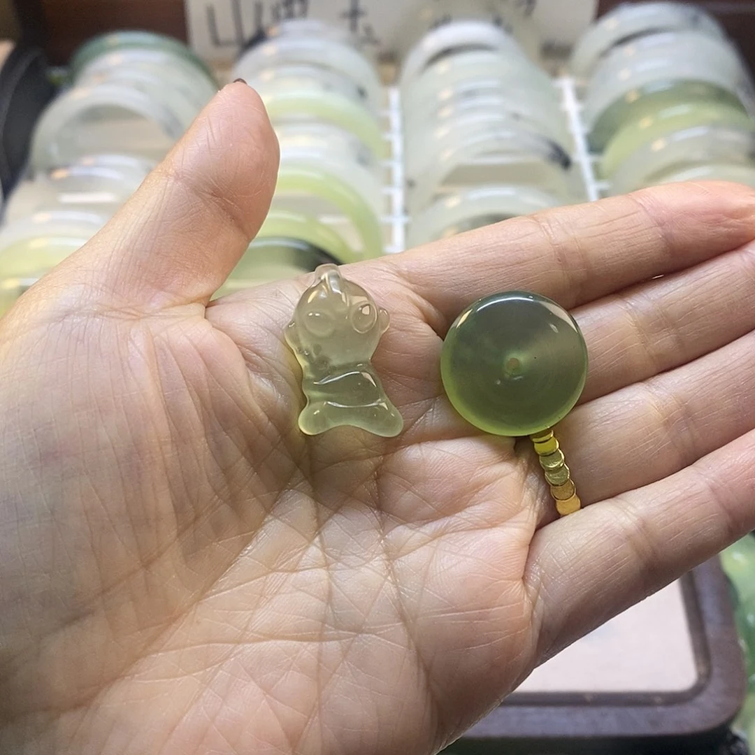 蛇纹石玉手镯未镶嵌玫*