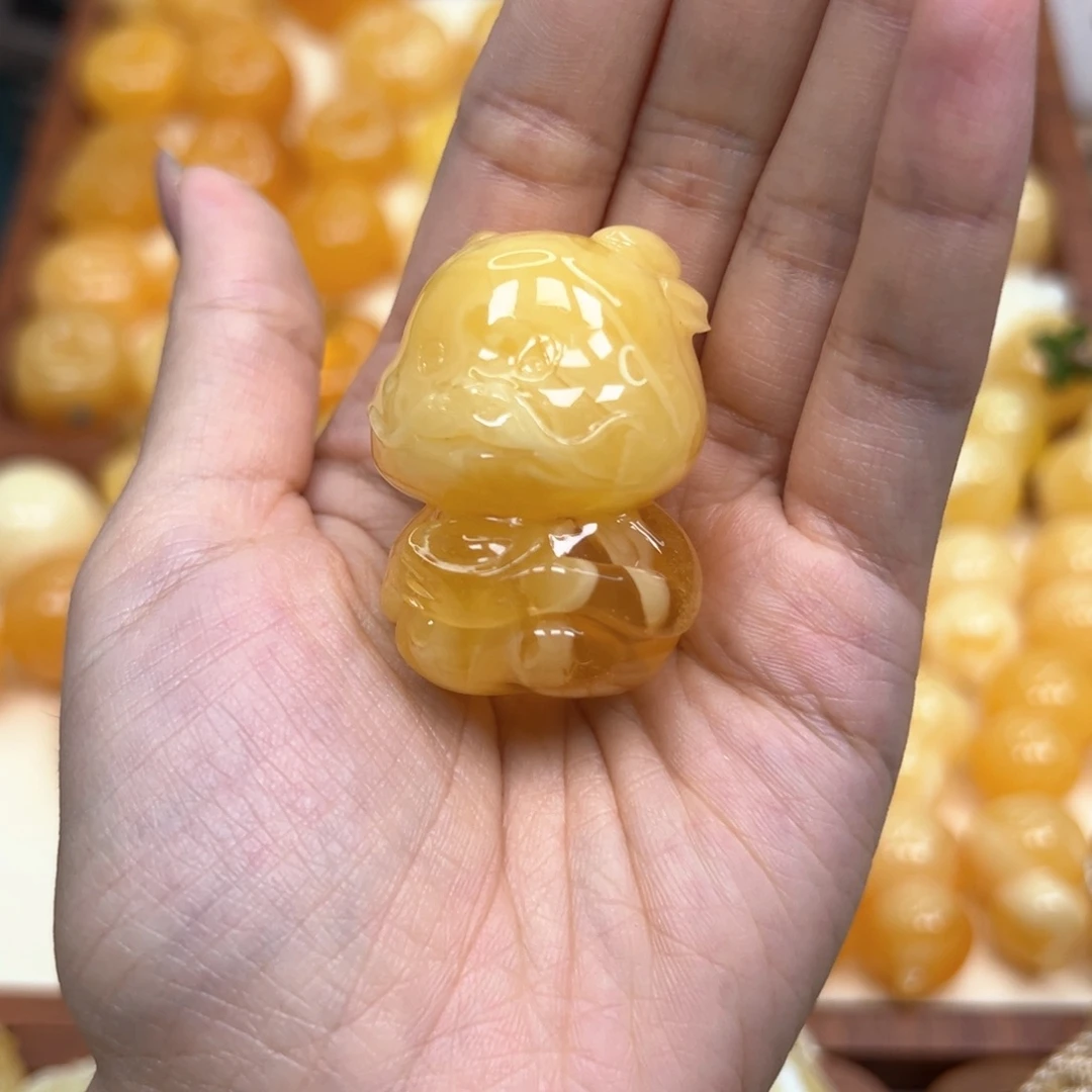 周***洞琥珀颈饰未镶嵌蜜蜡