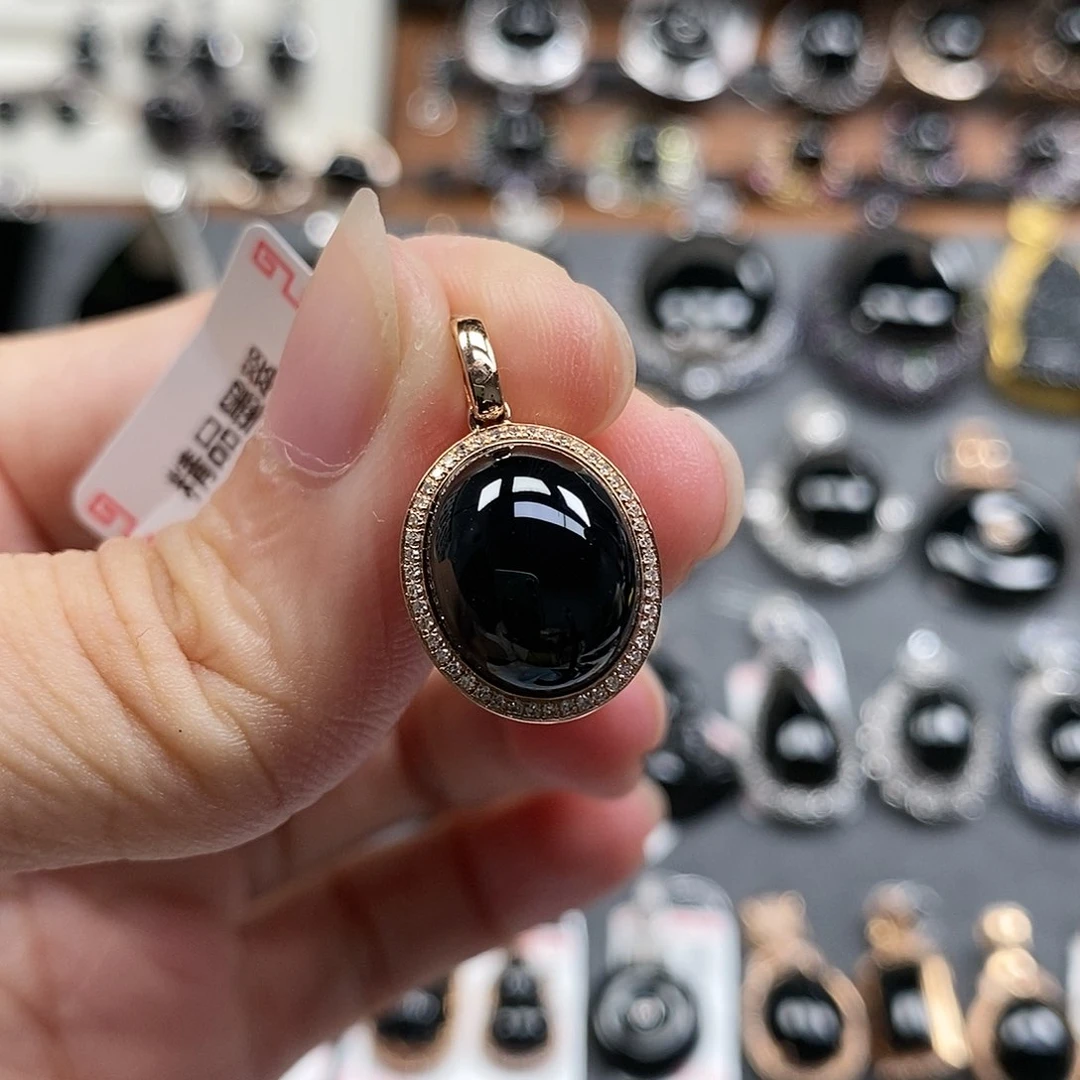 翡翠18K金镶嵌颈饰墨翠