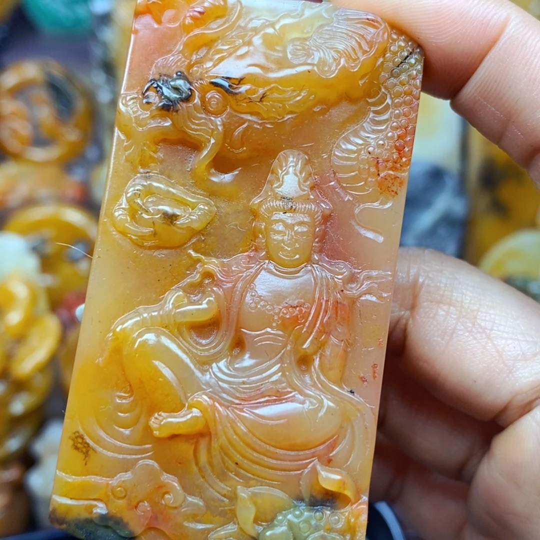 未镶嵌石英质玉（黄龙玉）颈饰