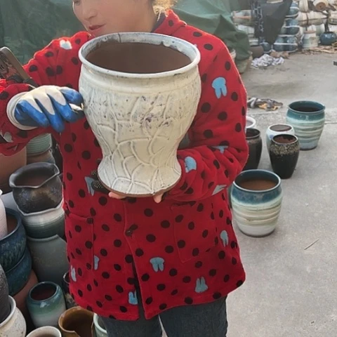 口20高25瑕疵口裂盆子。