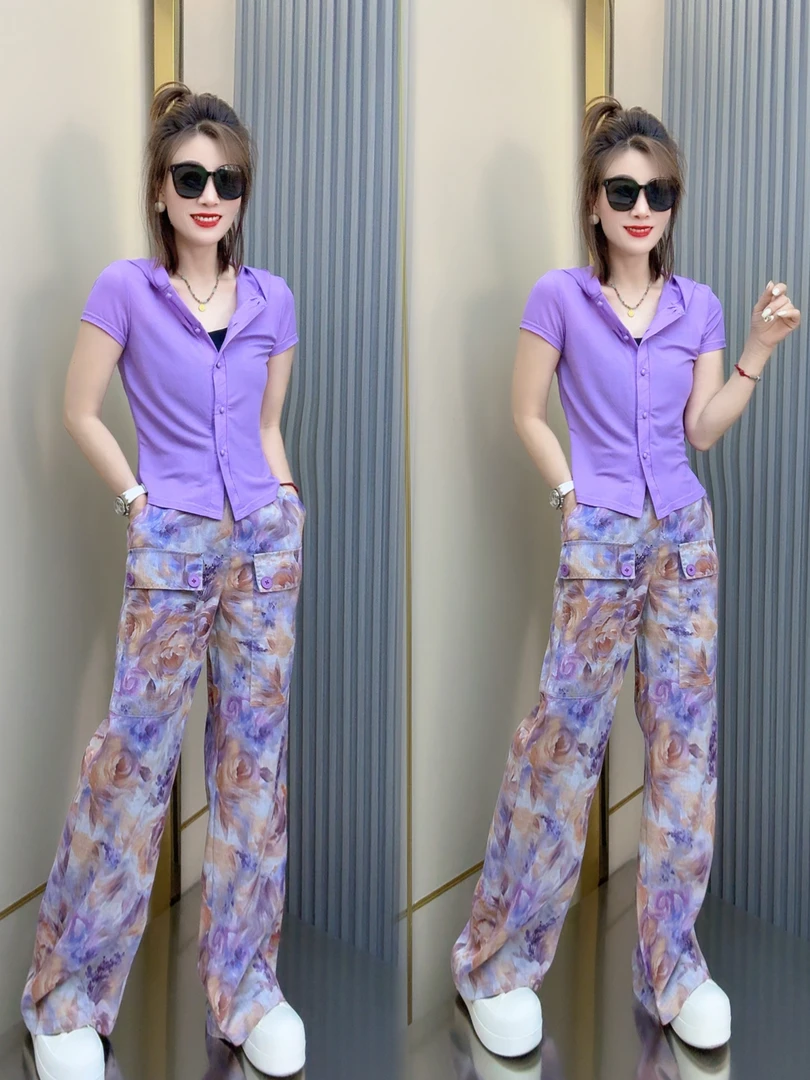 紫色T恤+印花阔腿裤减龄两件套
