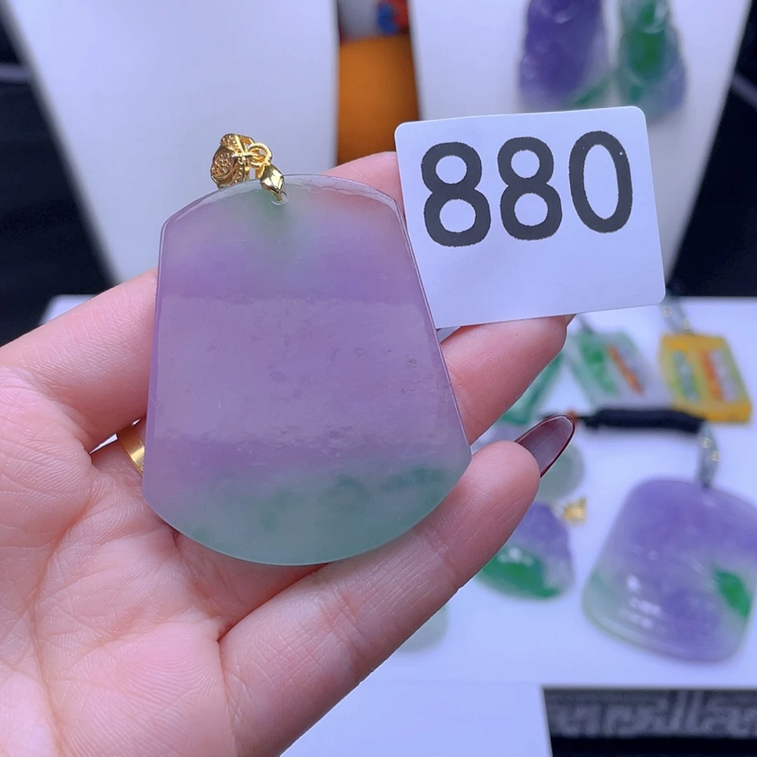 翡翠吊坠(赠链)未镶嵌