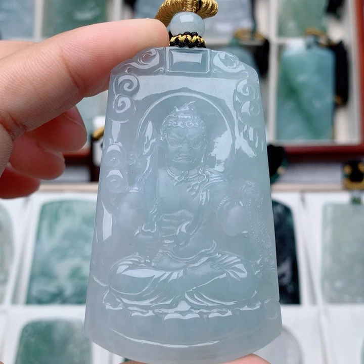 翡翠未镶嵌颈饰文殊