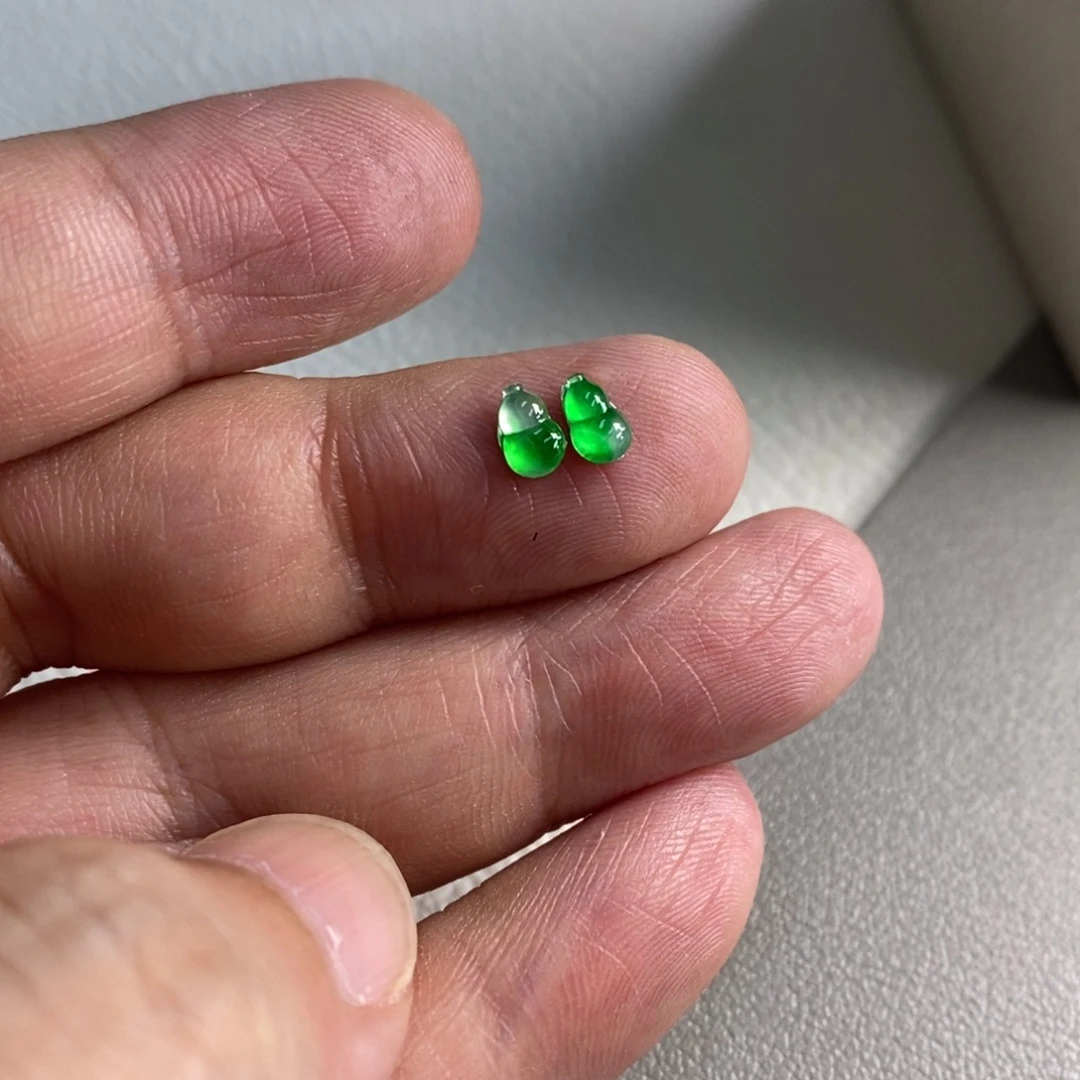 翡翠未镶嵌颈饰葫芦