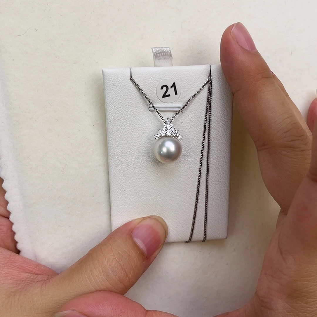 颈饰18K金镶嵌海水珍珠