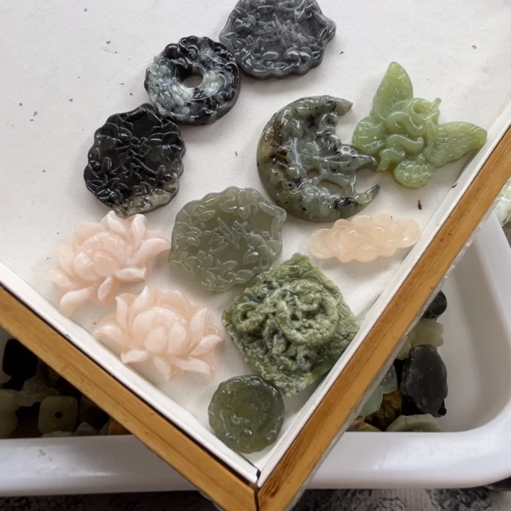 未镶嵌蛇纹石玉颈饰