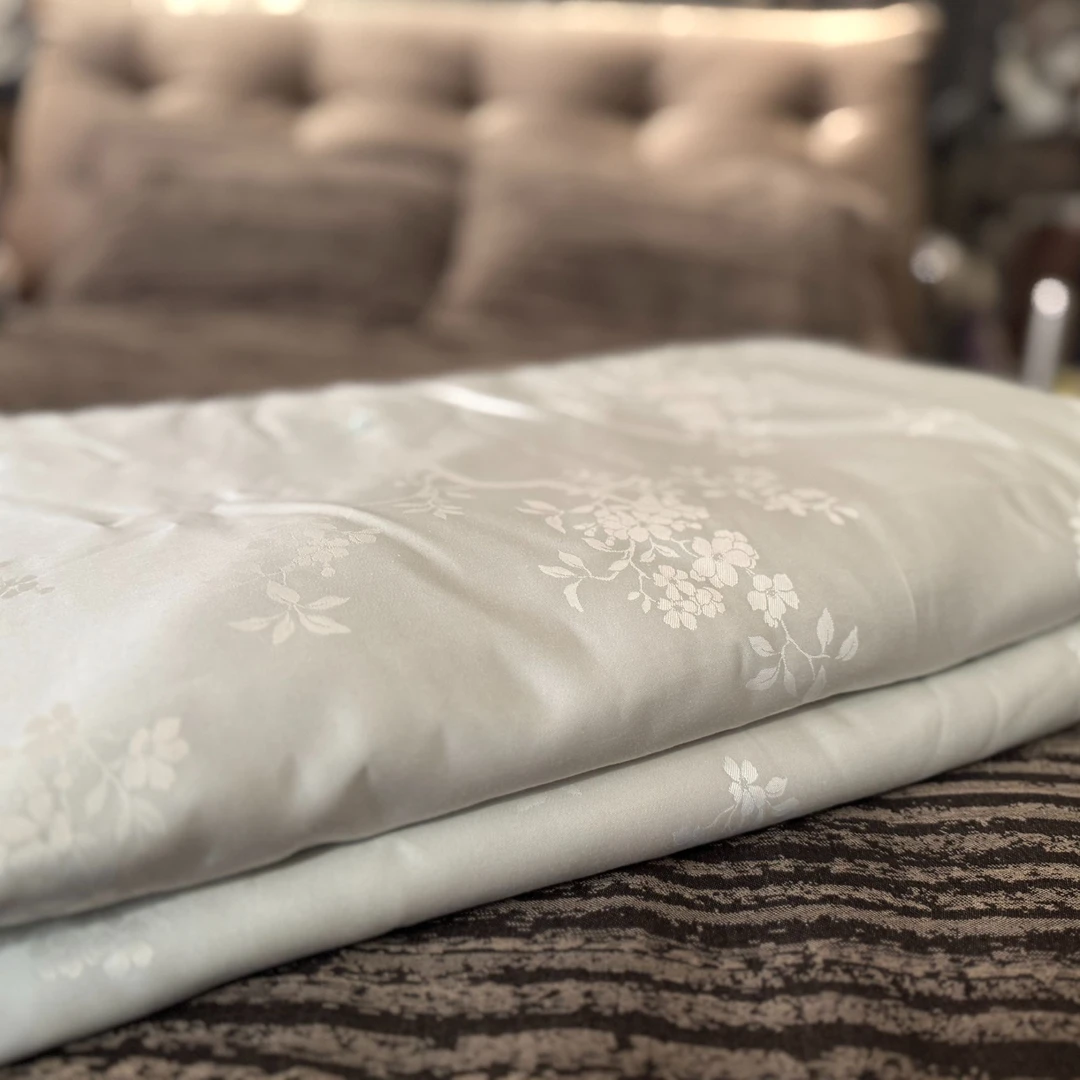 花开吉祥蚕丝被高奢丝滑亲肤