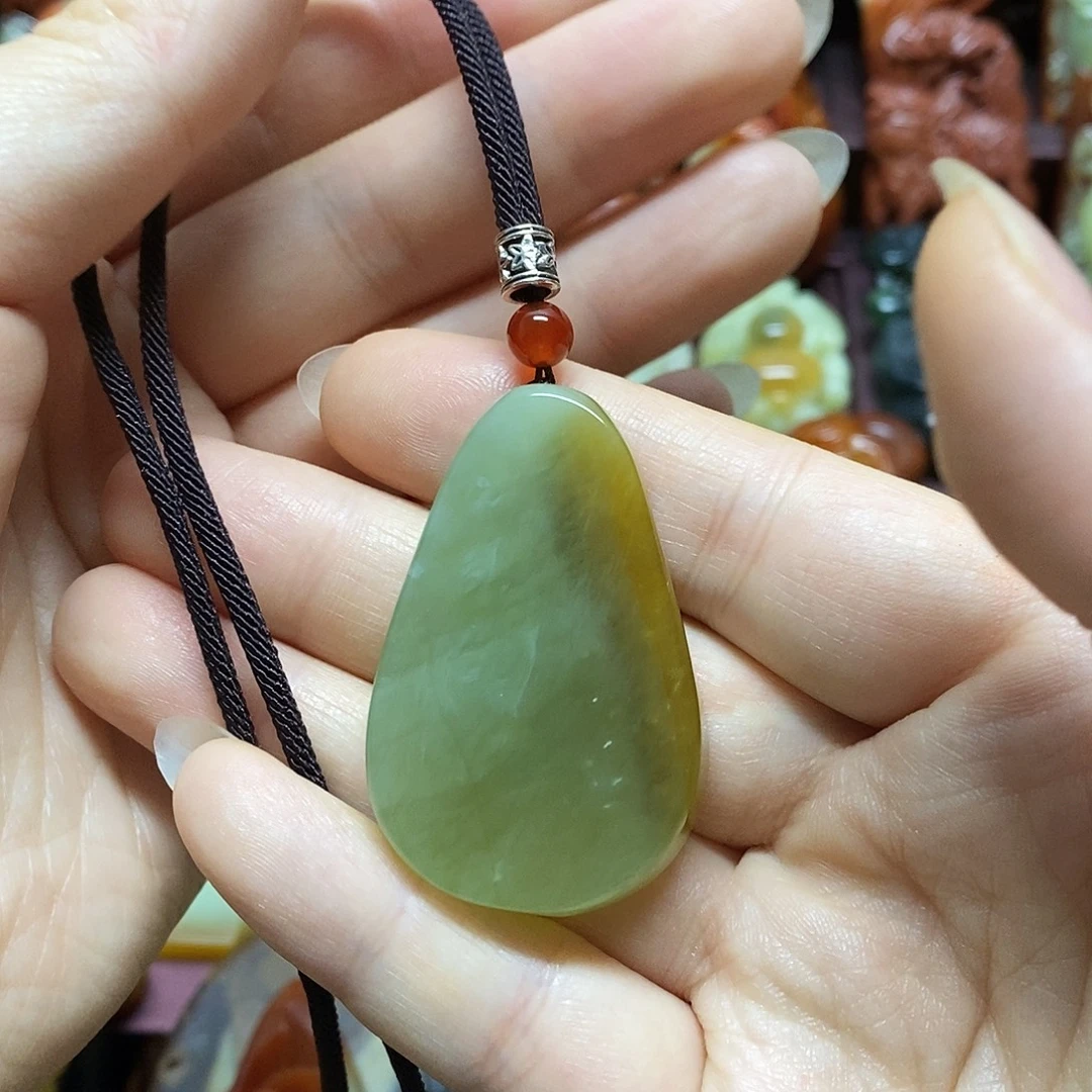 岫玉未镶嵌吊坠(赠链)