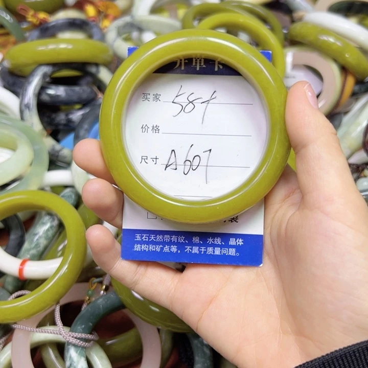 未镶嵌蛇纹石玉手镯伊*