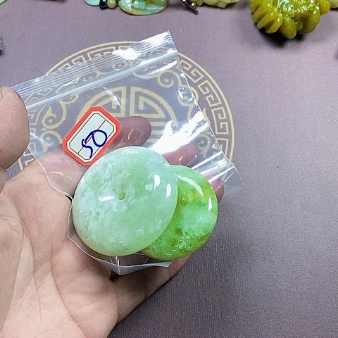 未镶嵌蛇纹石玉颈饰