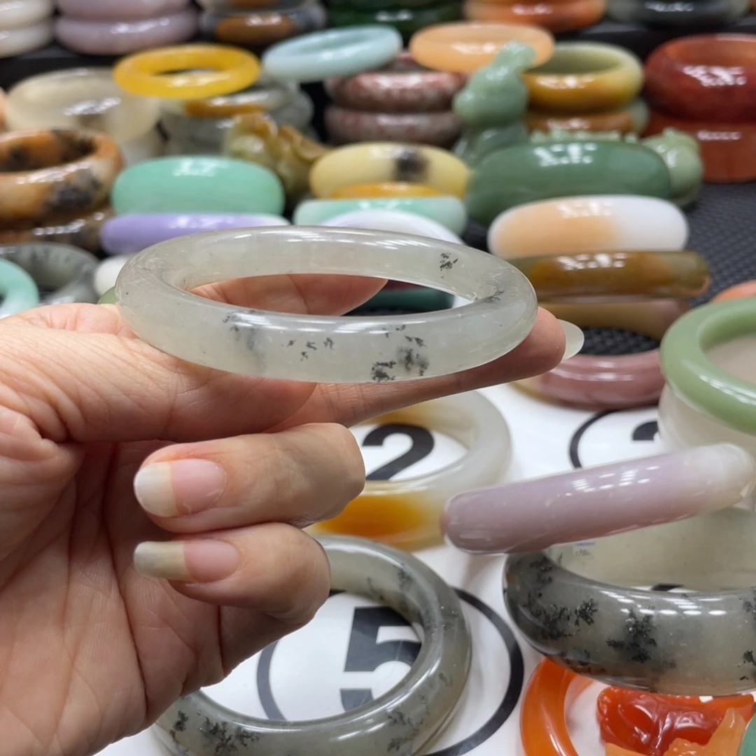 丨***石英岩玉未镶嵌手镯